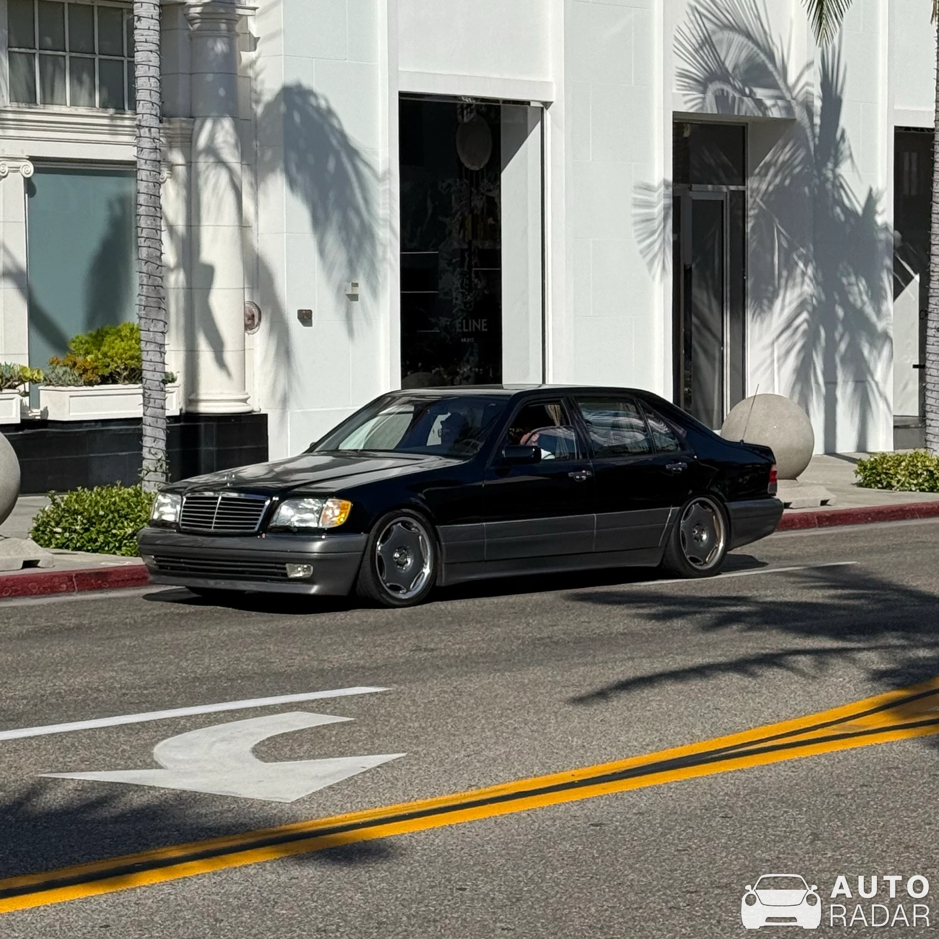 Mercedes-Benz S-Klasse W140 spotted in Beverly Hills