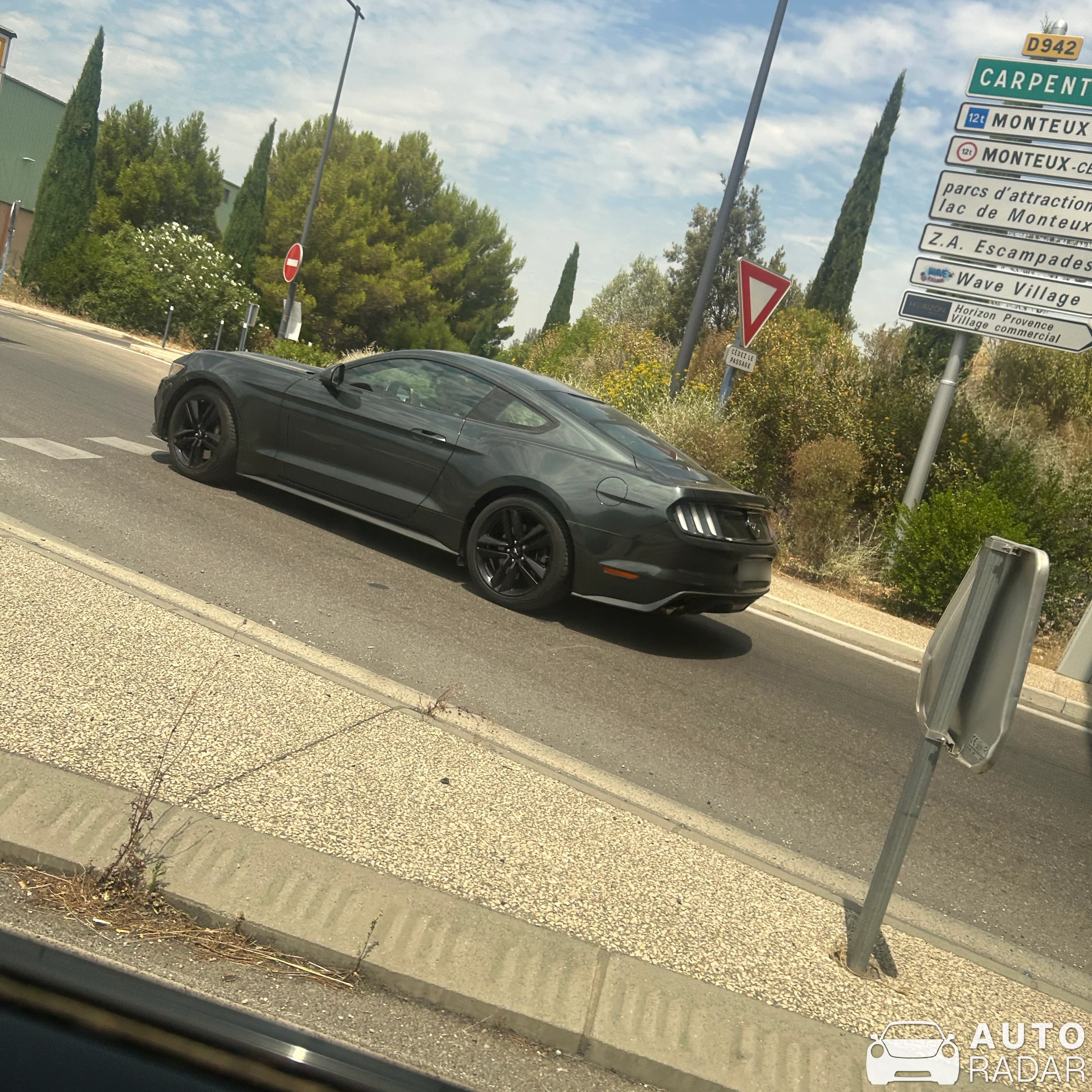 Ford Mustang spotted in Villeneuve-lès-Avignon