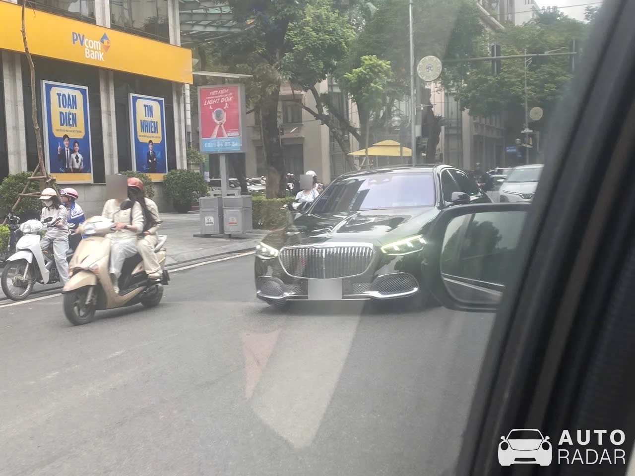 Mercedes-Benz S 580 X223 spotted in Hanoi