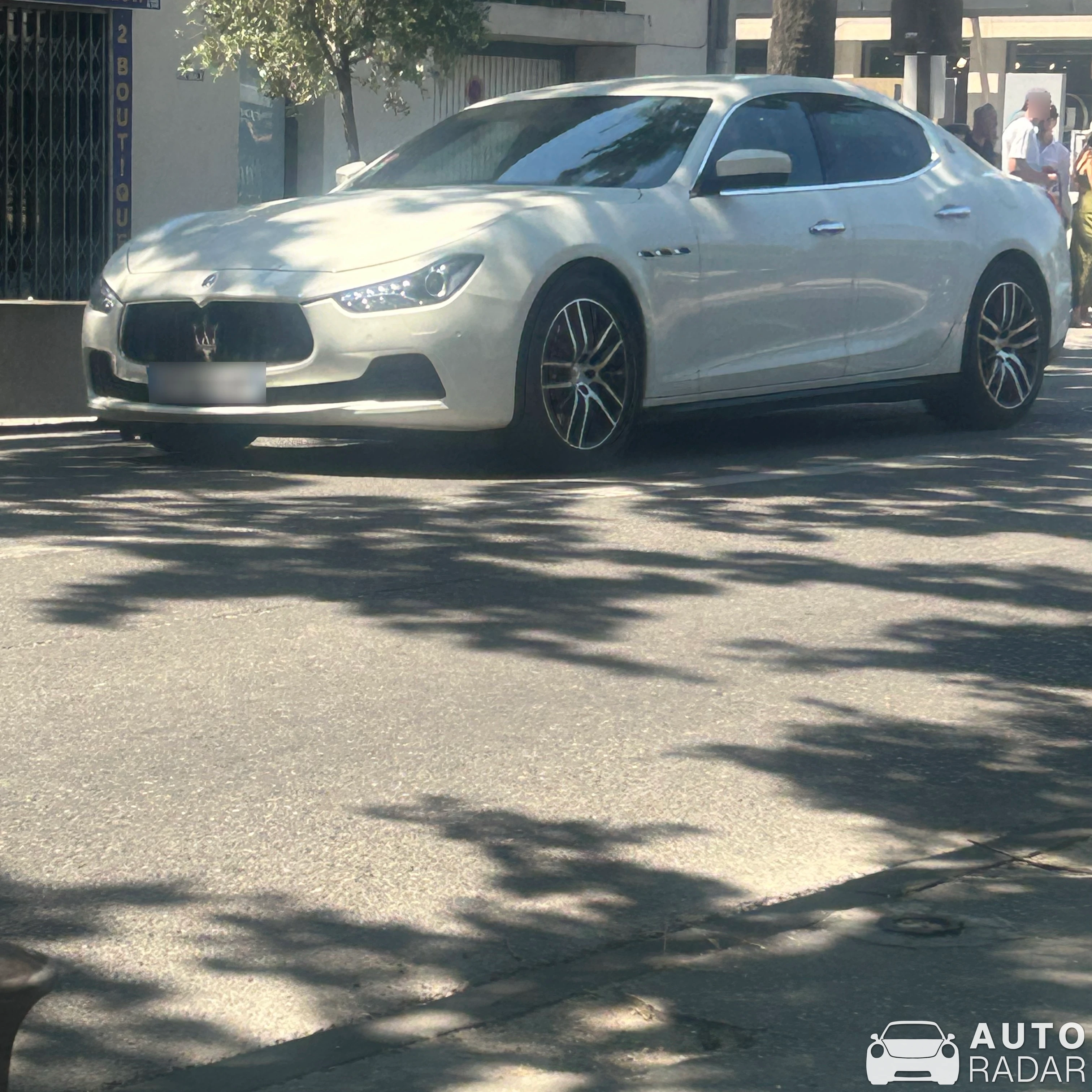 Maserati Ghibli spotted in L'Isle-sur-la-Sorgue