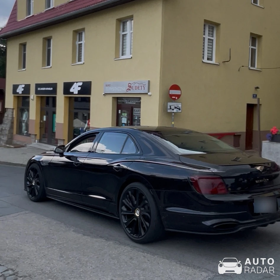 Bentley Flying Spur V8 spotted in Karpacz