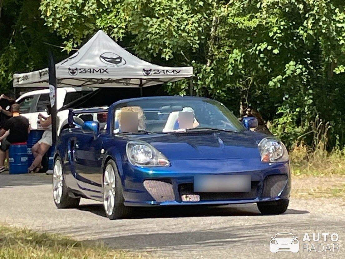 Toyota MR2 Spyder spotted in Salonnes