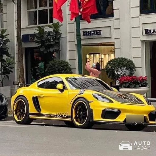 Porsche 718 Cayman GT4 spotted in Hanoi