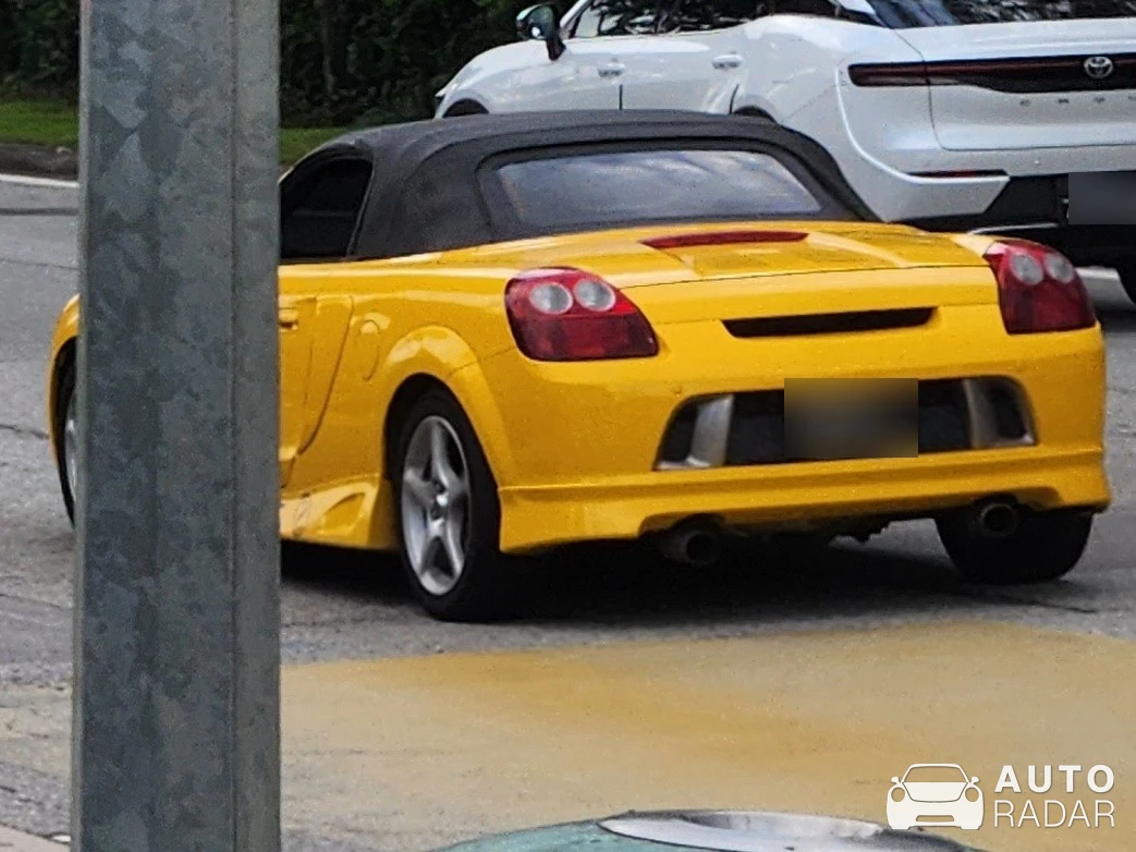Toyota MR2 Spyder spotted in Singapore