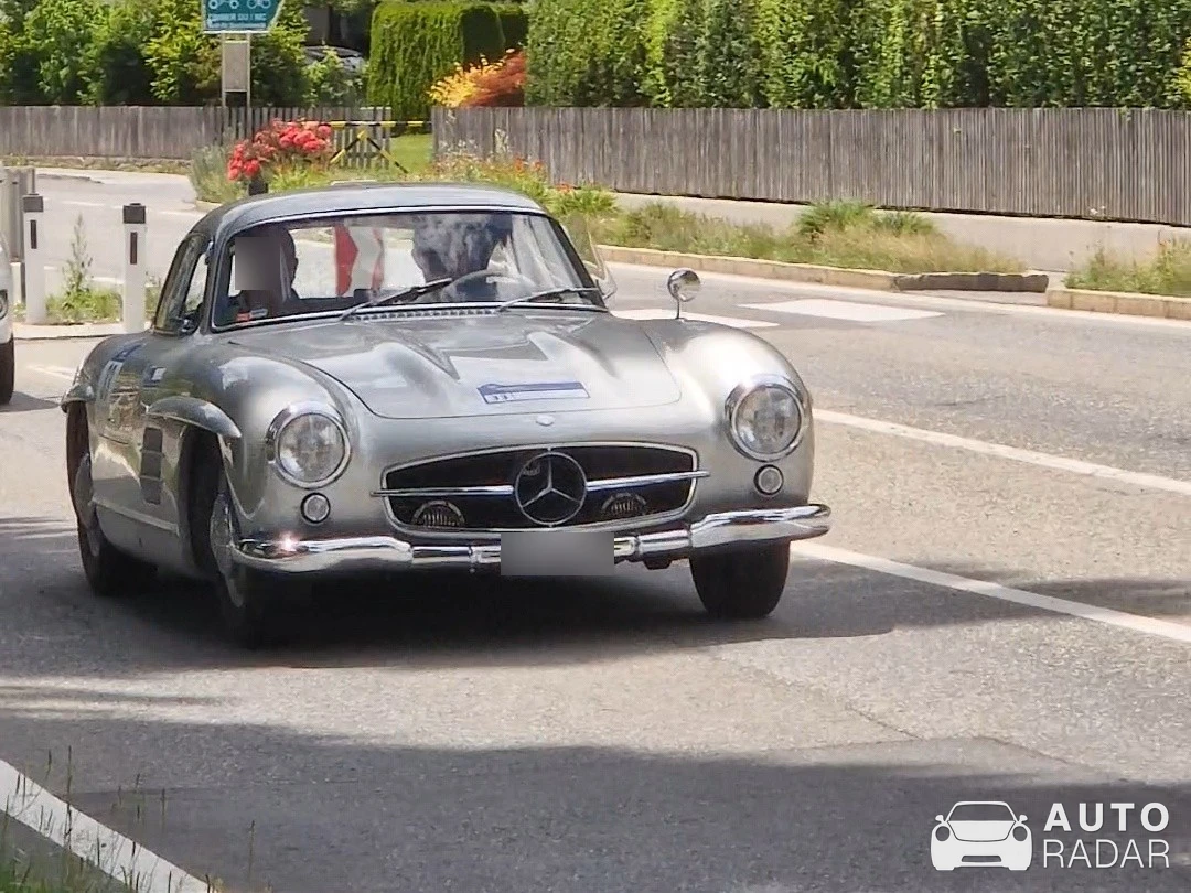 Mercedes-Benz 300 SL Gullwing V8 AMG spotted in Pfunds