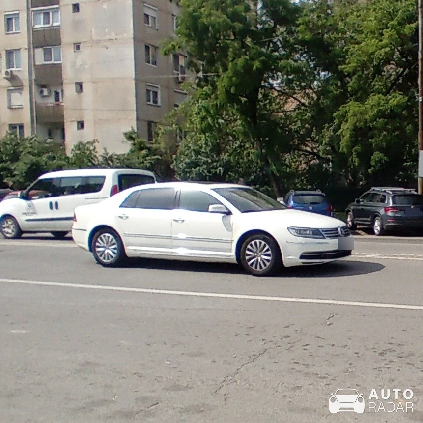 Volkswagen Phaeton spotted in Oradea
