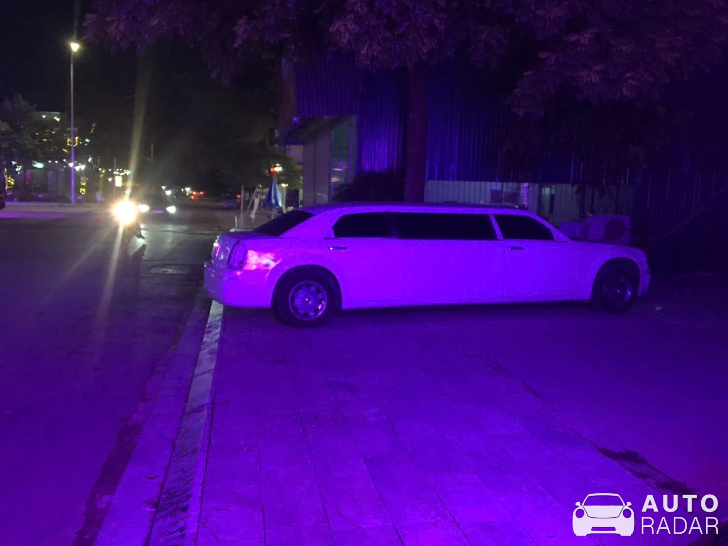 Chrysler 300C spotted in Vĩnh Phúc