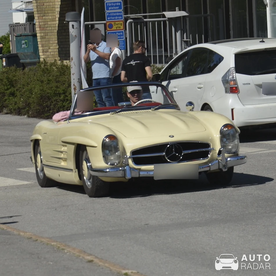 Mercedes-Benz 300SL Roadster spotted in Bromma