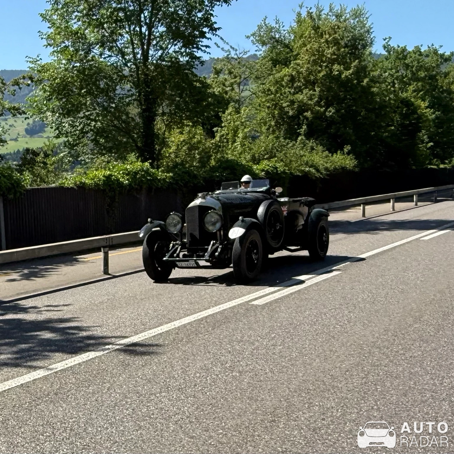 Bentley 4 1/2 Litre spotted in Hurden