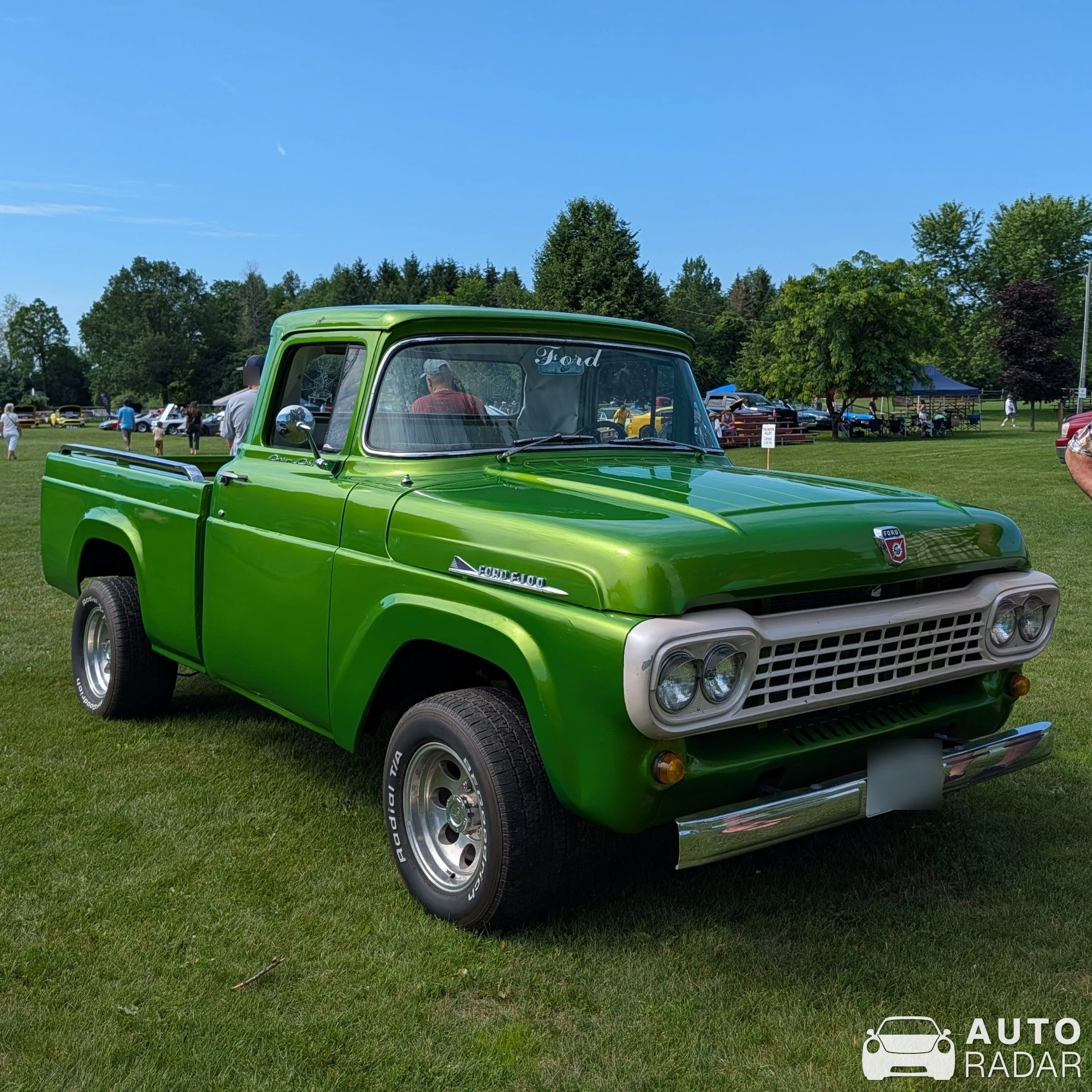 Ford F-100 spotted in Merrickville