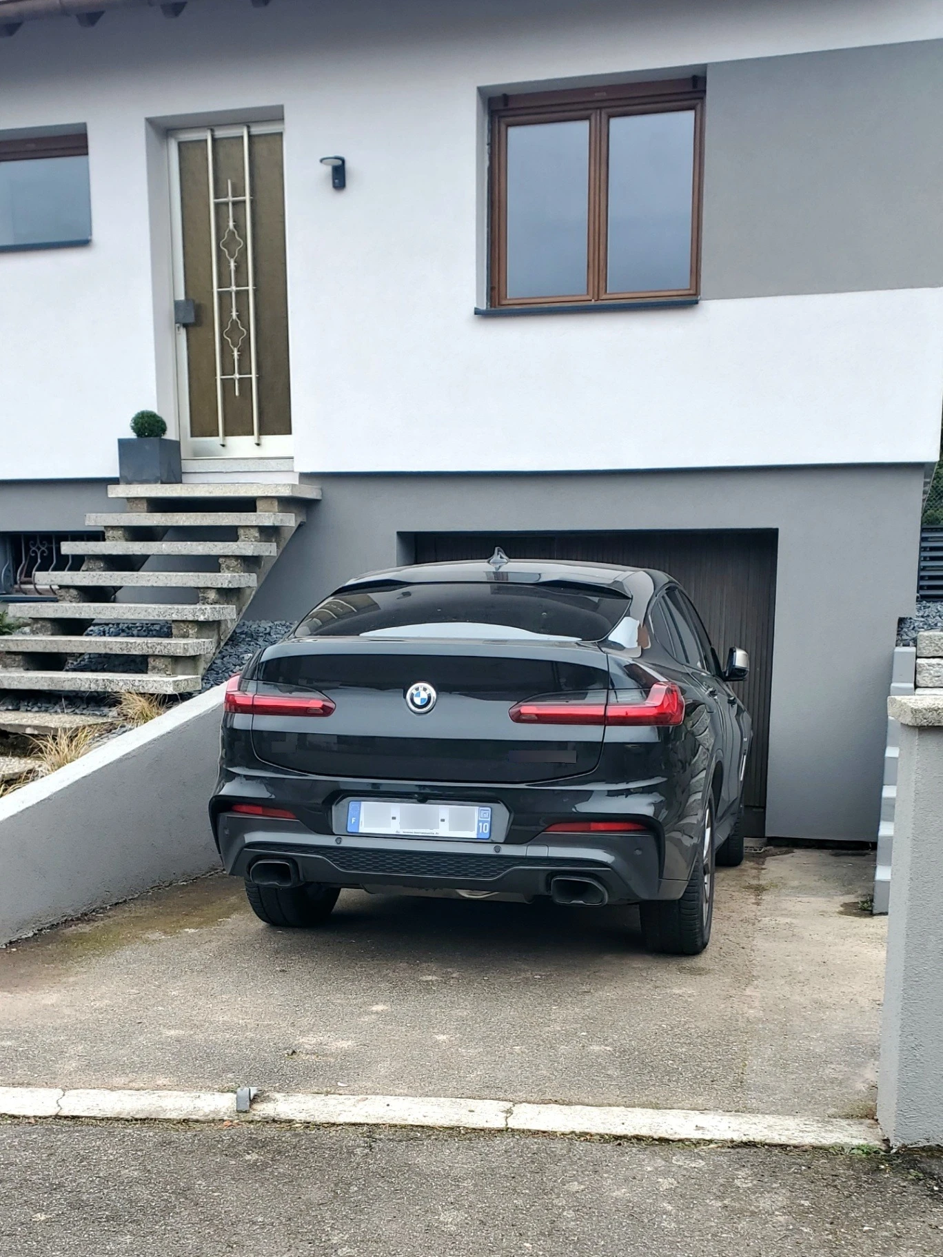BMW X4 M40d spotted in Neuve-Église, France