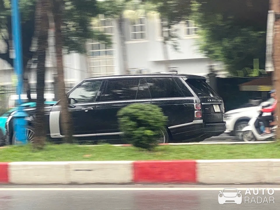 Land Rover Range Rover LWB spotted in Hanoi