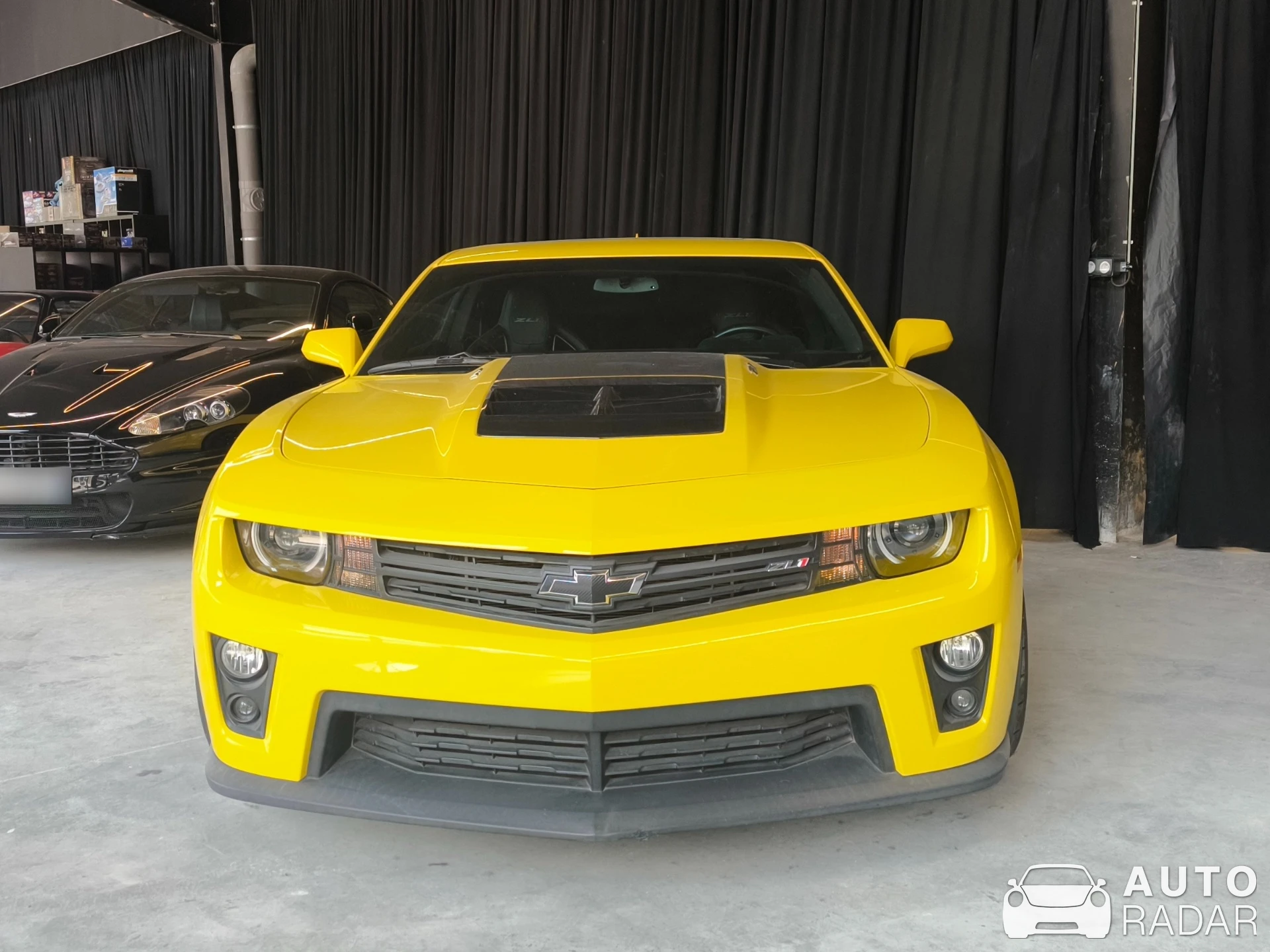 Chevrolet Camaro ZL1 spotted in Viry-Châtillon