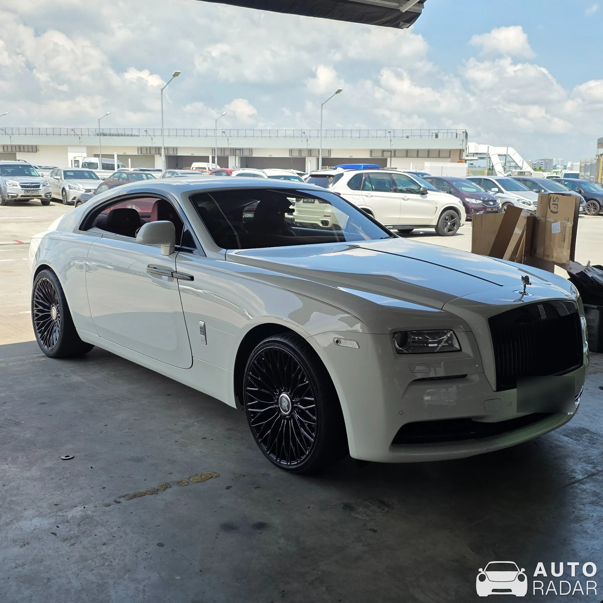 Rolls-Royce Wraith Black Badge spotted in Singapore