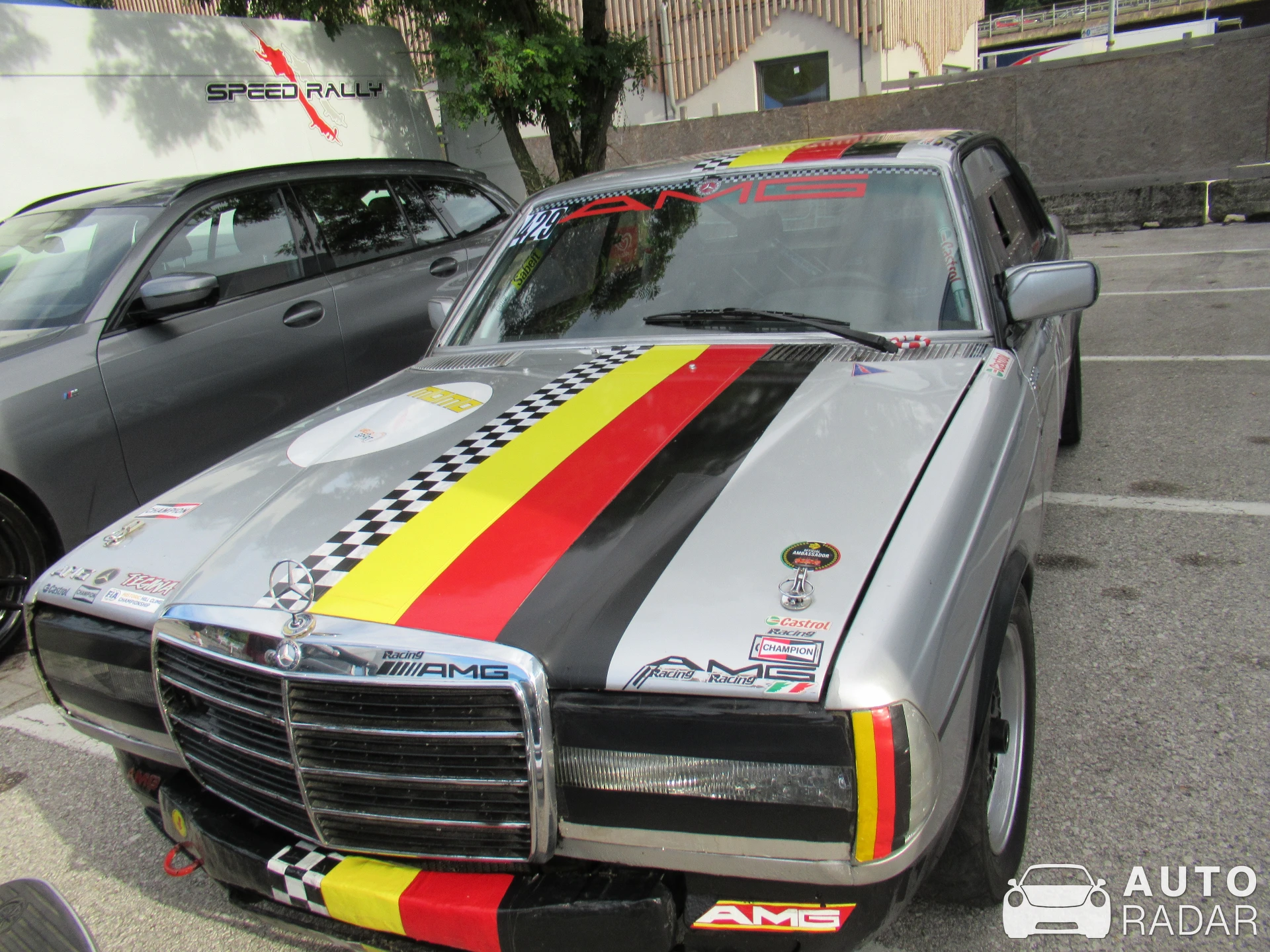 Mercedes-Benz 300E W123 spotted in Trento