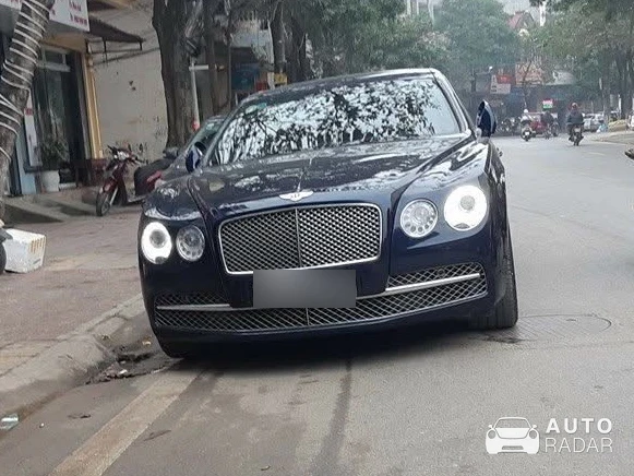 Bentley Flying Spur V8 spotted in Phúc Yên
