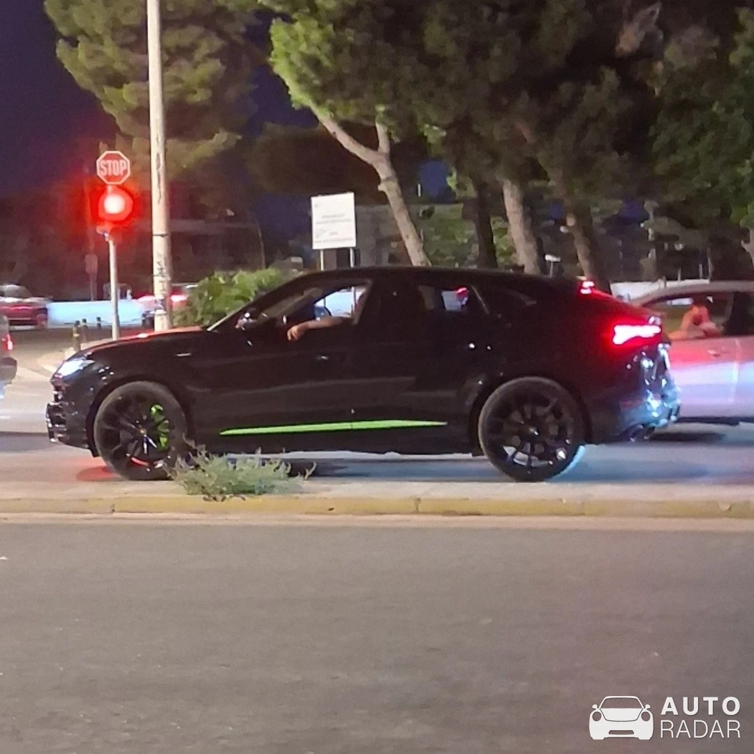 Lamborghini Urus spotted in Vari