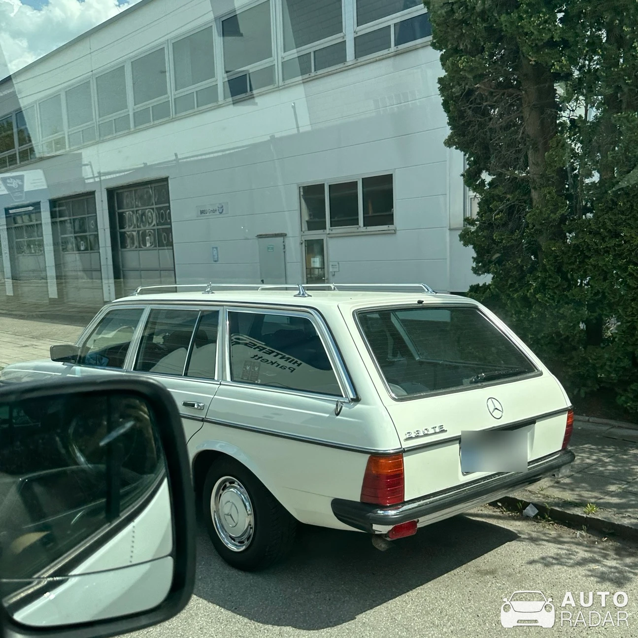 Mercedes-Benz 230E W123 spotted in Putzbrunn