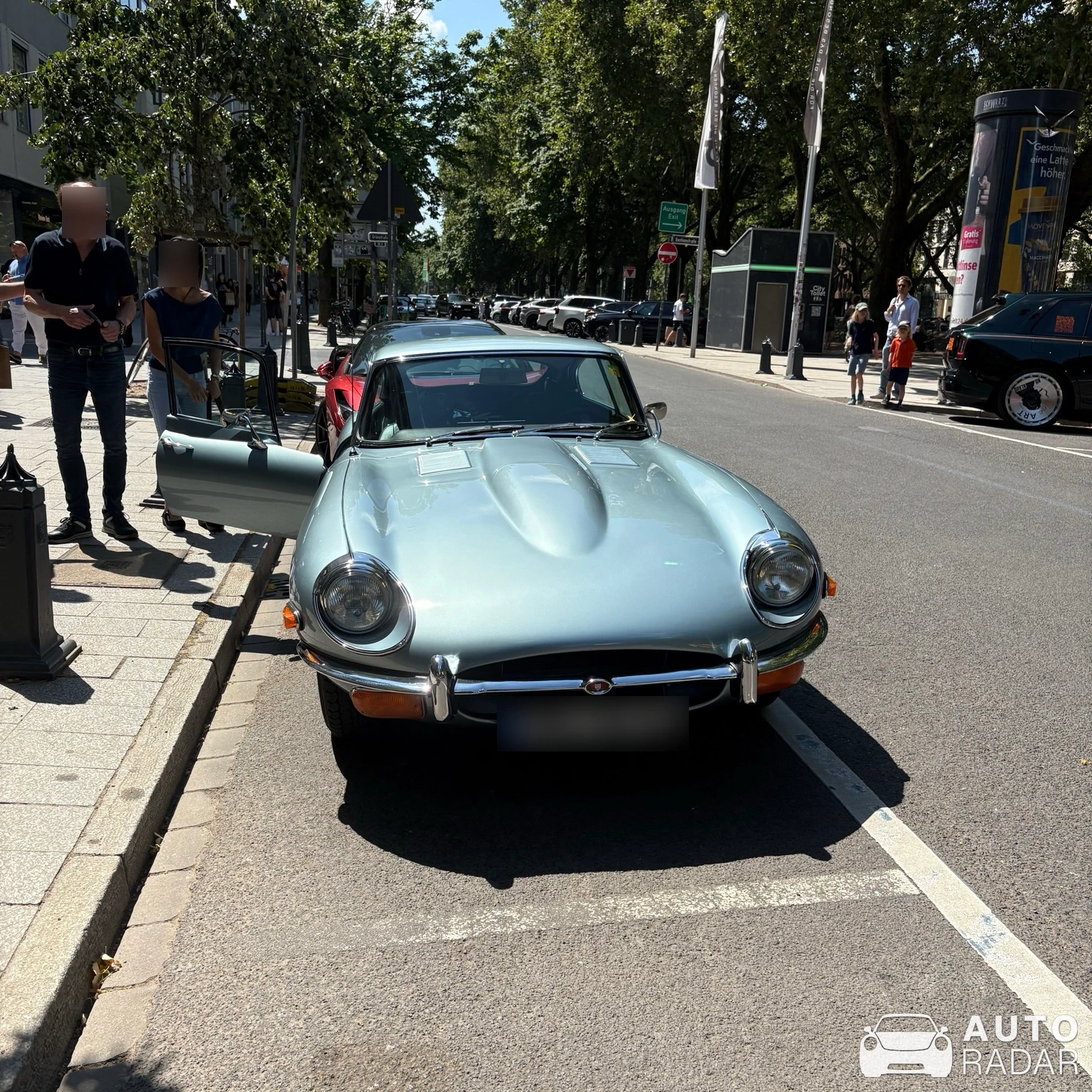 Jaguar E-Type 4.2 spotted in Düsseldorf