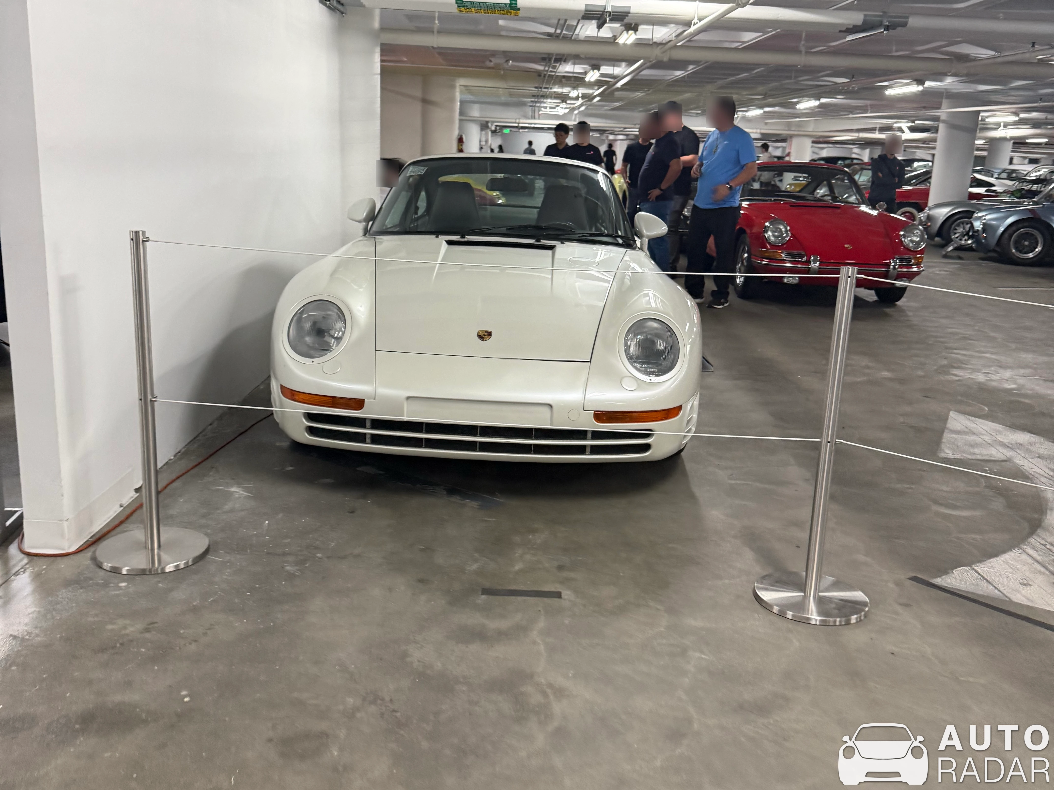 Porsche 959 spotted in Los Angeles
