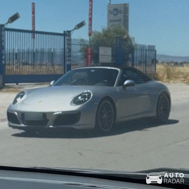 Porsche 991 Carrera Cabriolet MkII spotted in Foggia