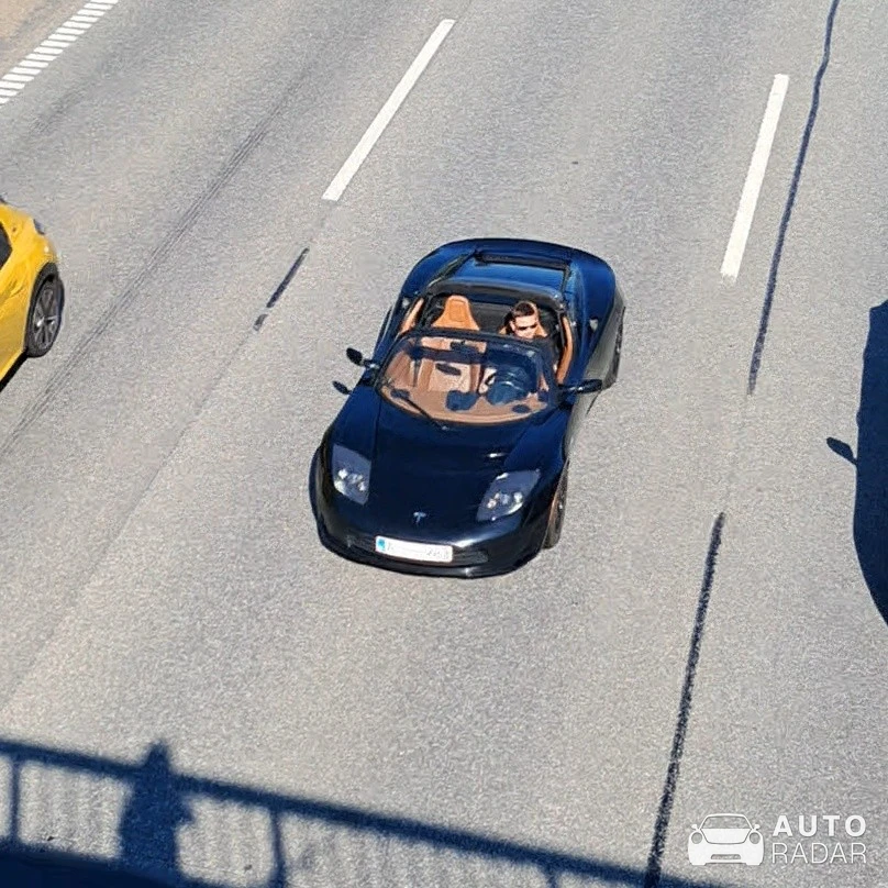 Tesla Roadster spotted in Hvidovre