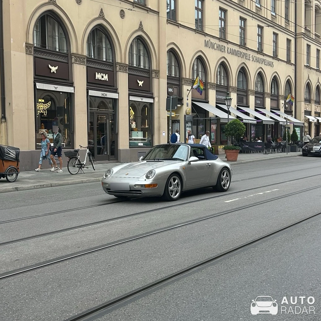 Porsche 993 Carrera spotted in München