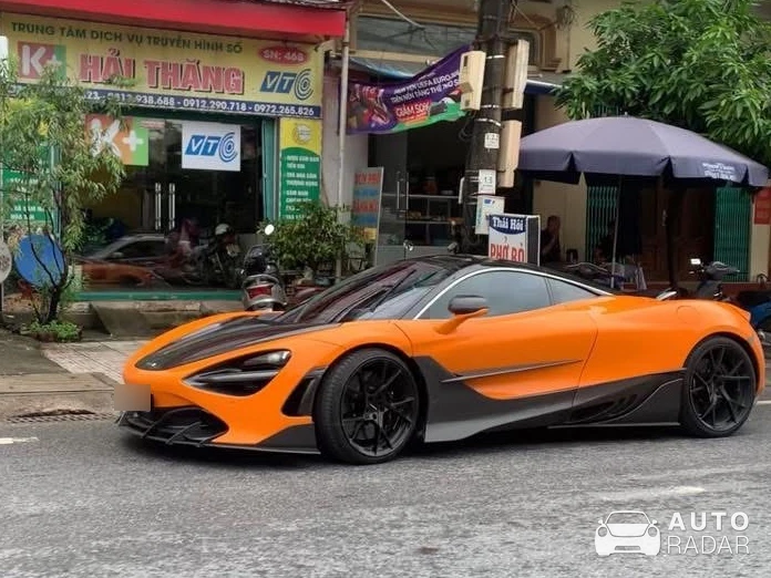 McLaren 720S spotted in Phan Đình Phùng