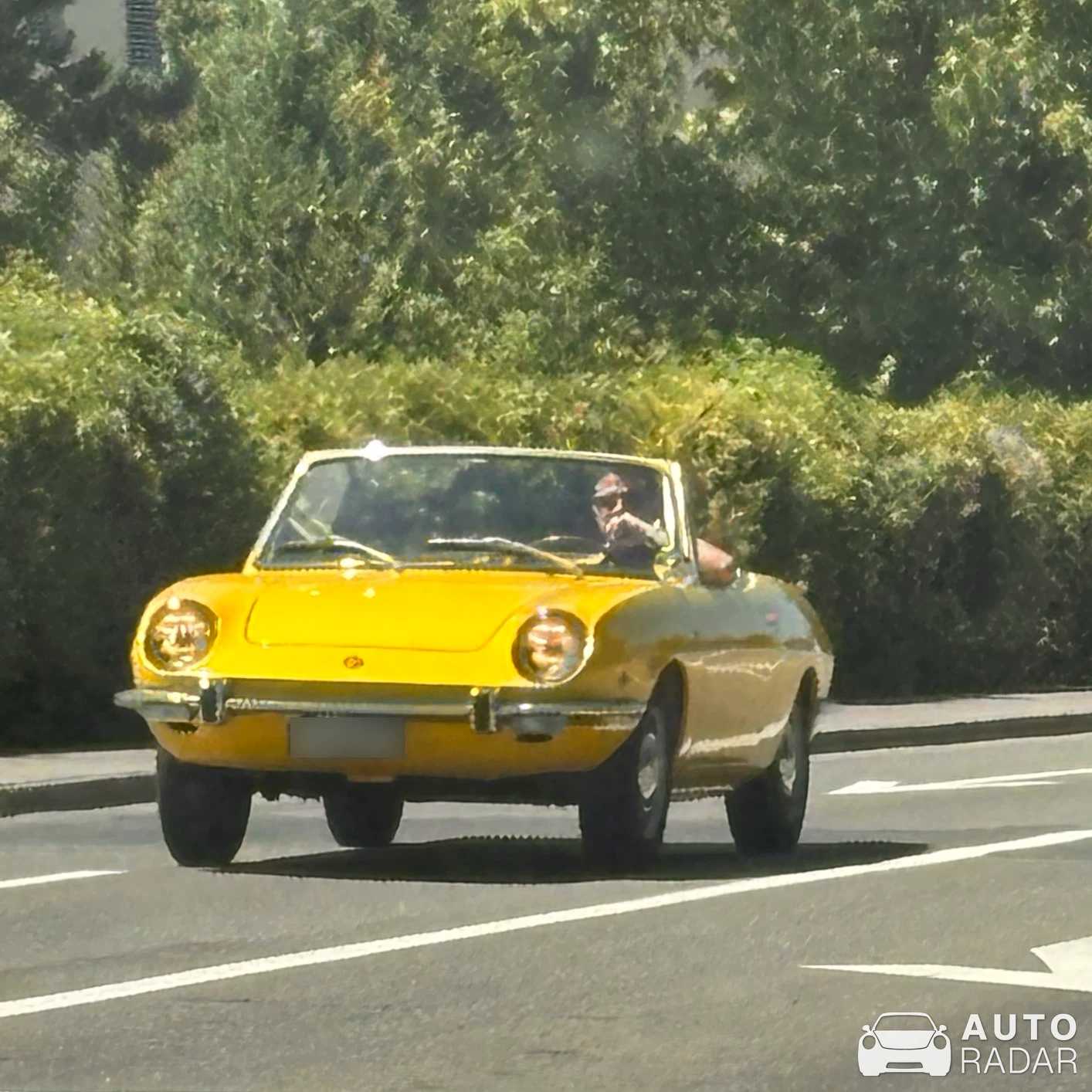 Fiat 850 Spider spotted in Jona