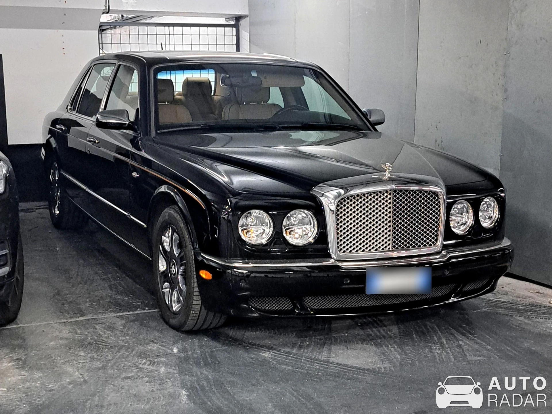 Bentley Arnage spotted in Paris