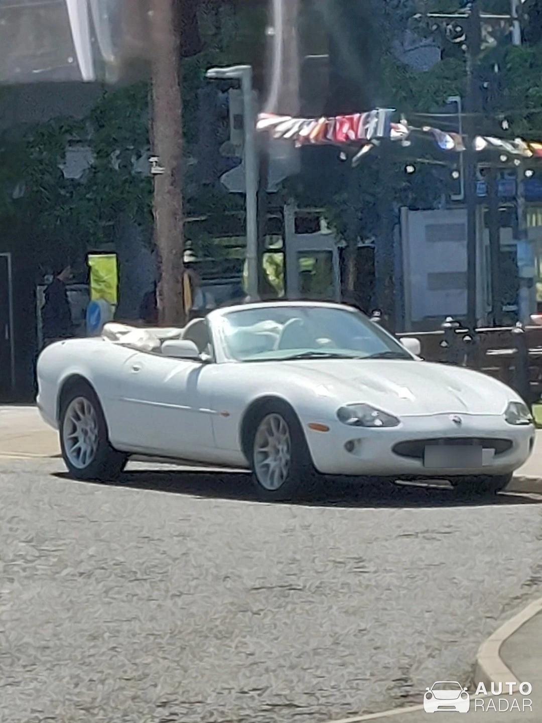 Jaguar XK8 spotted in Bracknell
