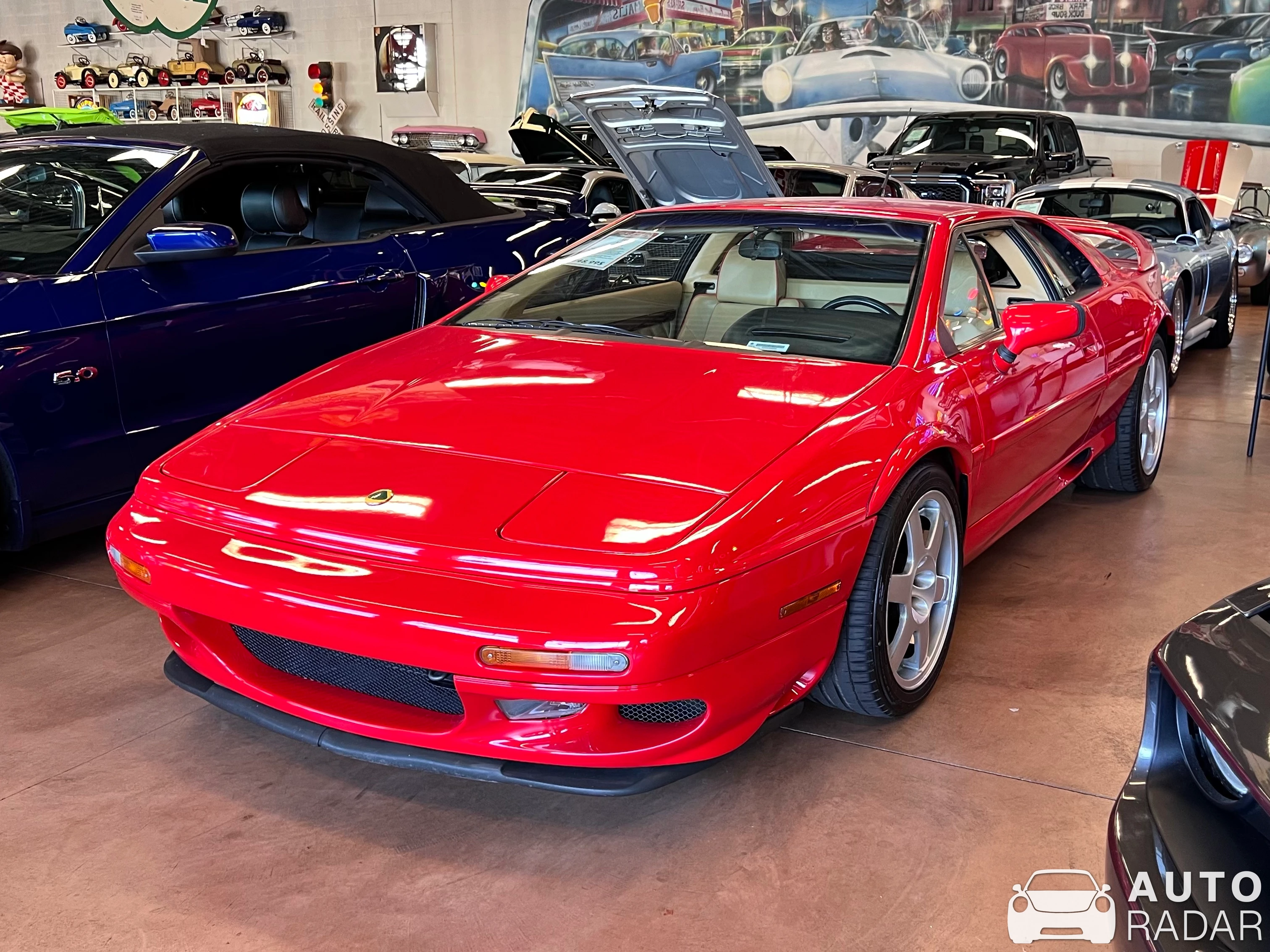 Lotus Esprit V8 spotted in Saint Charles