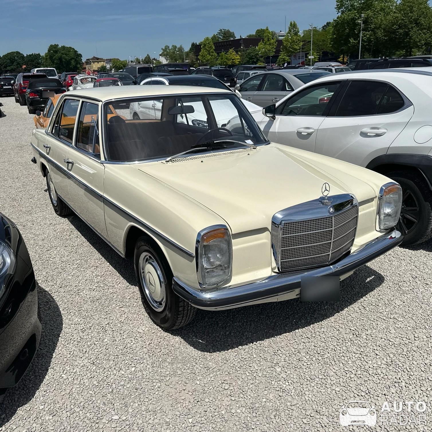 Mercedes-Benz 220D W115 spotted in Luzern