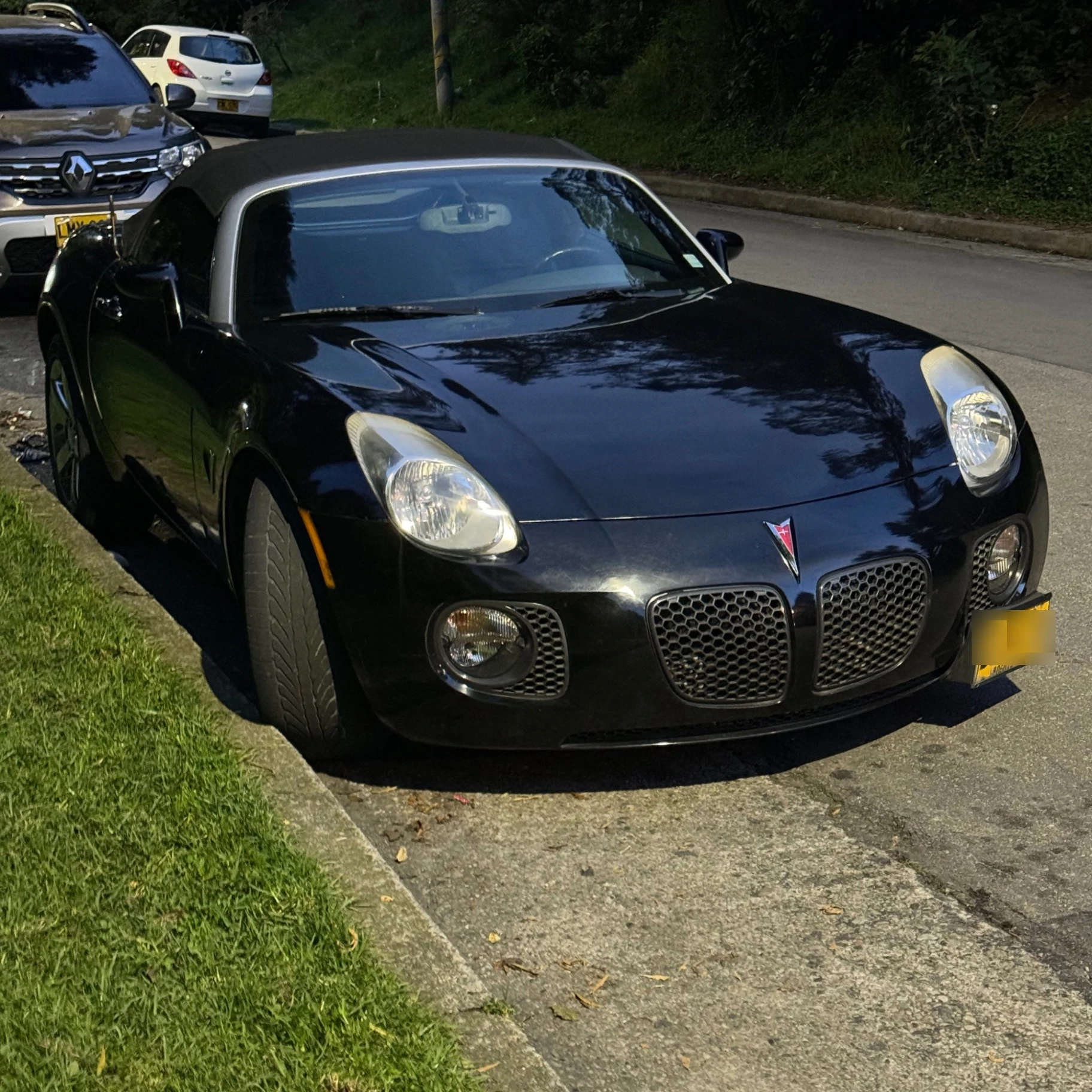 Pontiac Solstice spotted in Bogotá, Colombia
