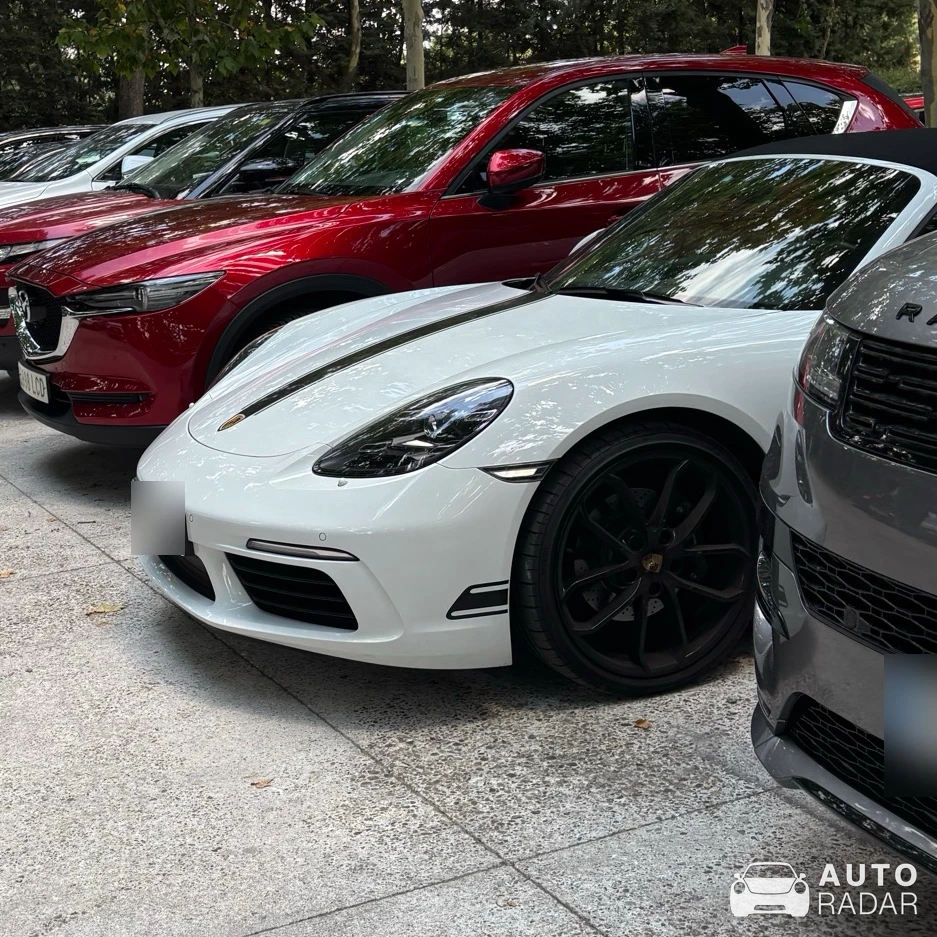 Porsche 718 Boxster spotted in Las Rozas de Madrid