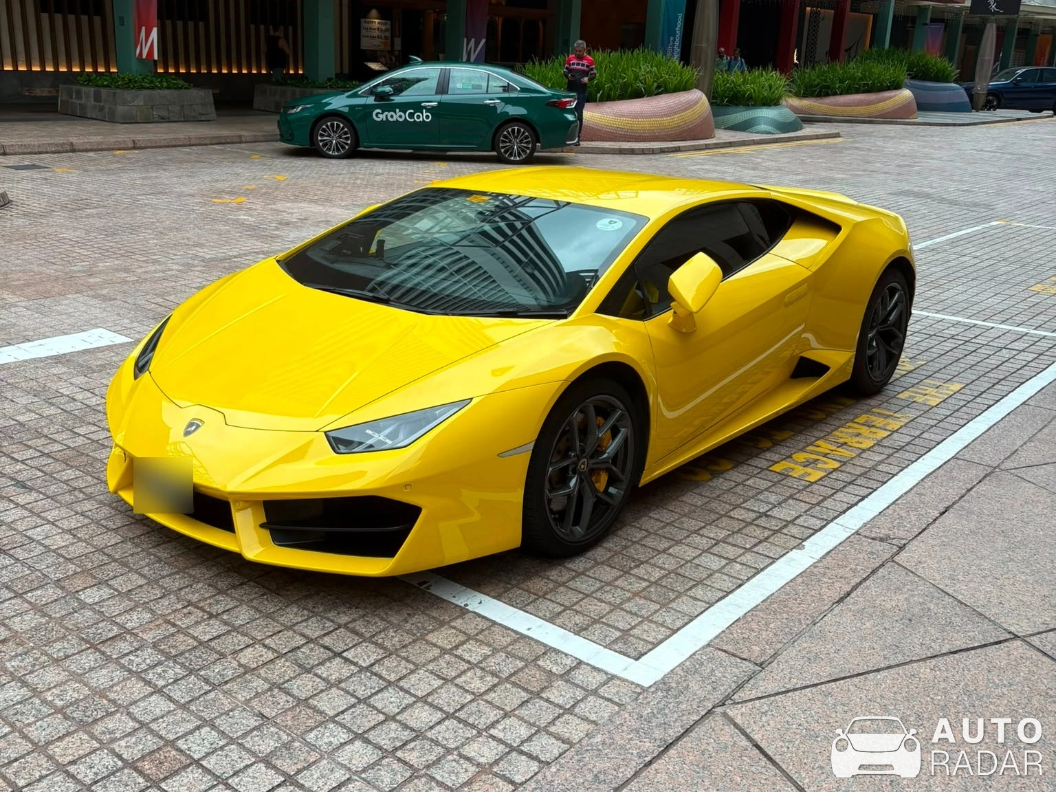 Lamborghini Huracán LP610-4 spotted in Singapore