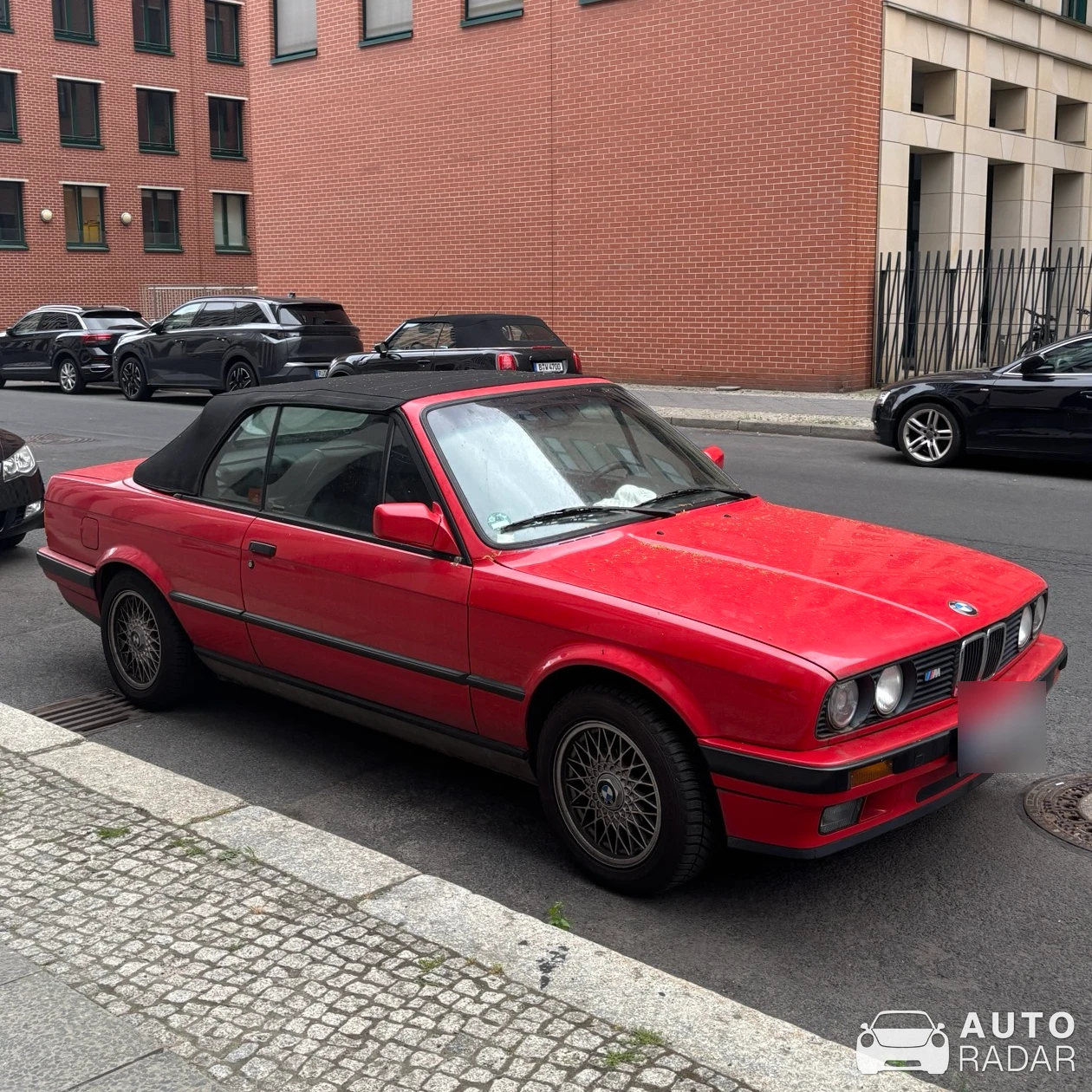 BMW 3 Series E30 Cabriolet spotted in Berliini