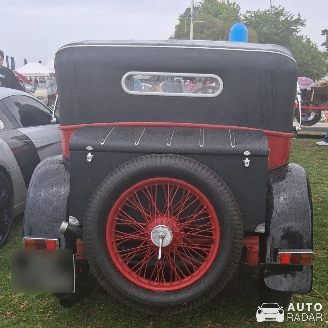Bugatti Type 44 Drophead Coupé spotted in Άλιμος