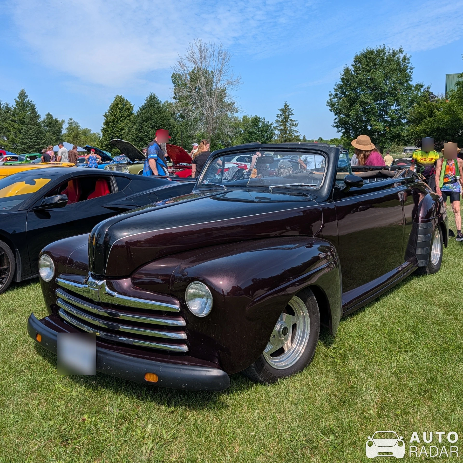Ford Super DeLuxe Convertible 1946 spotted in Merrickville