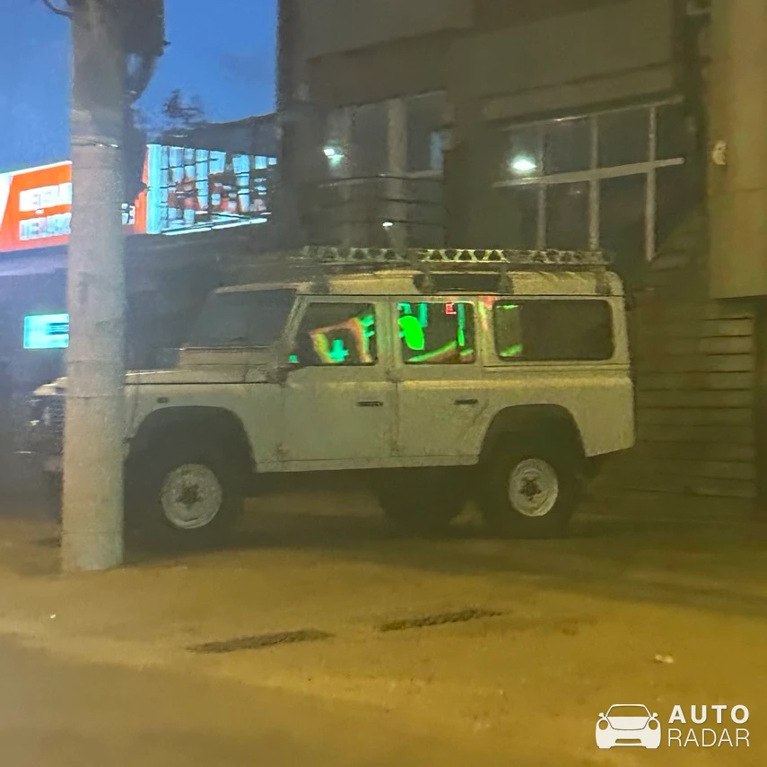 Land Rover Defender 90 spotted in Voluntari
