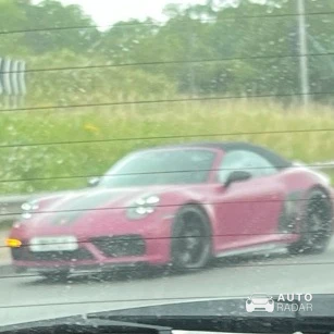 Porsche 911 Carrera 3.2 spotted in Barnsley