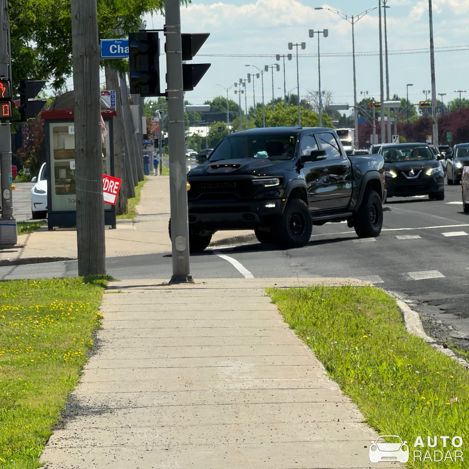 Dodge RAM spotted in Longueuil