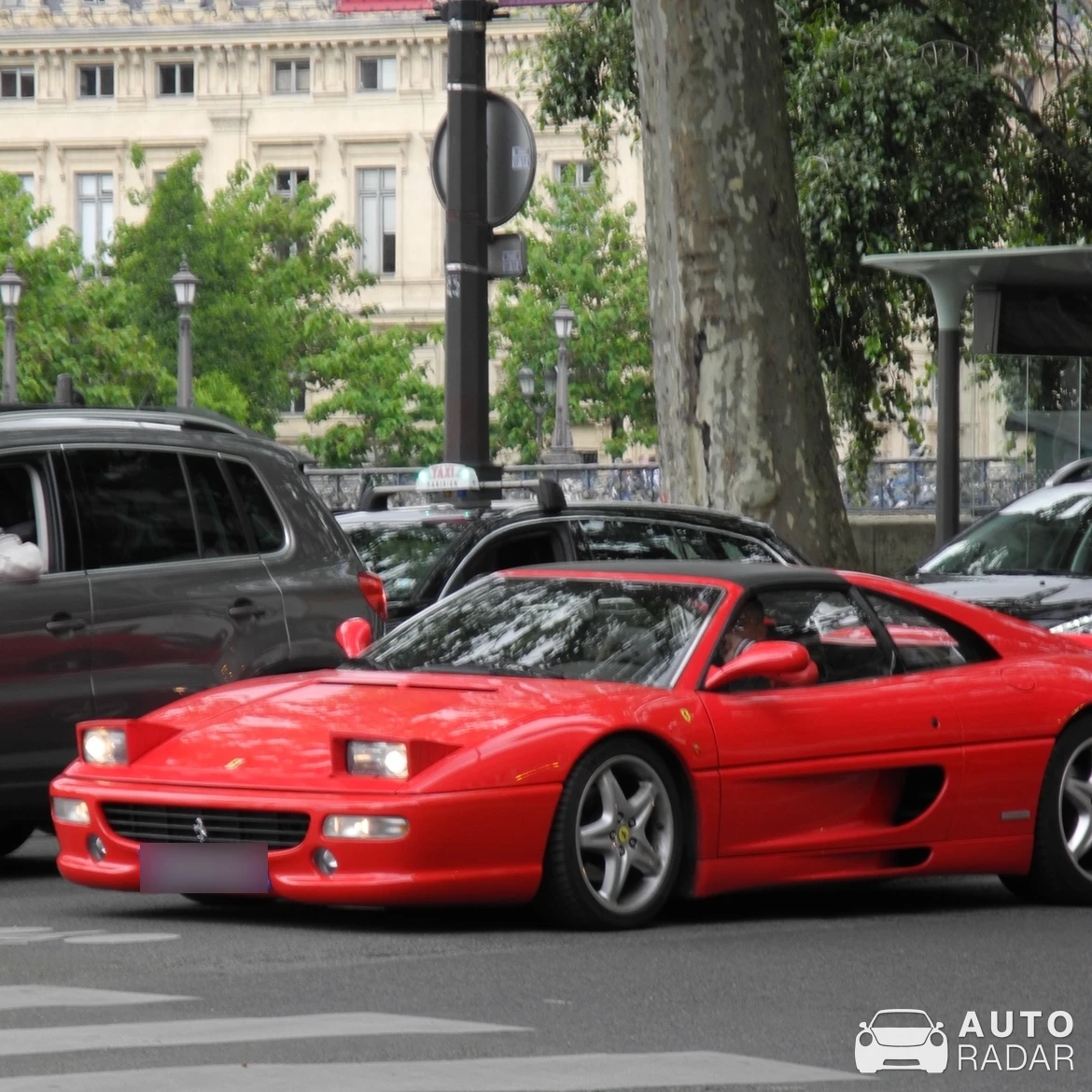 Ferrari F355 Berlinetta spotted in Le Raincy