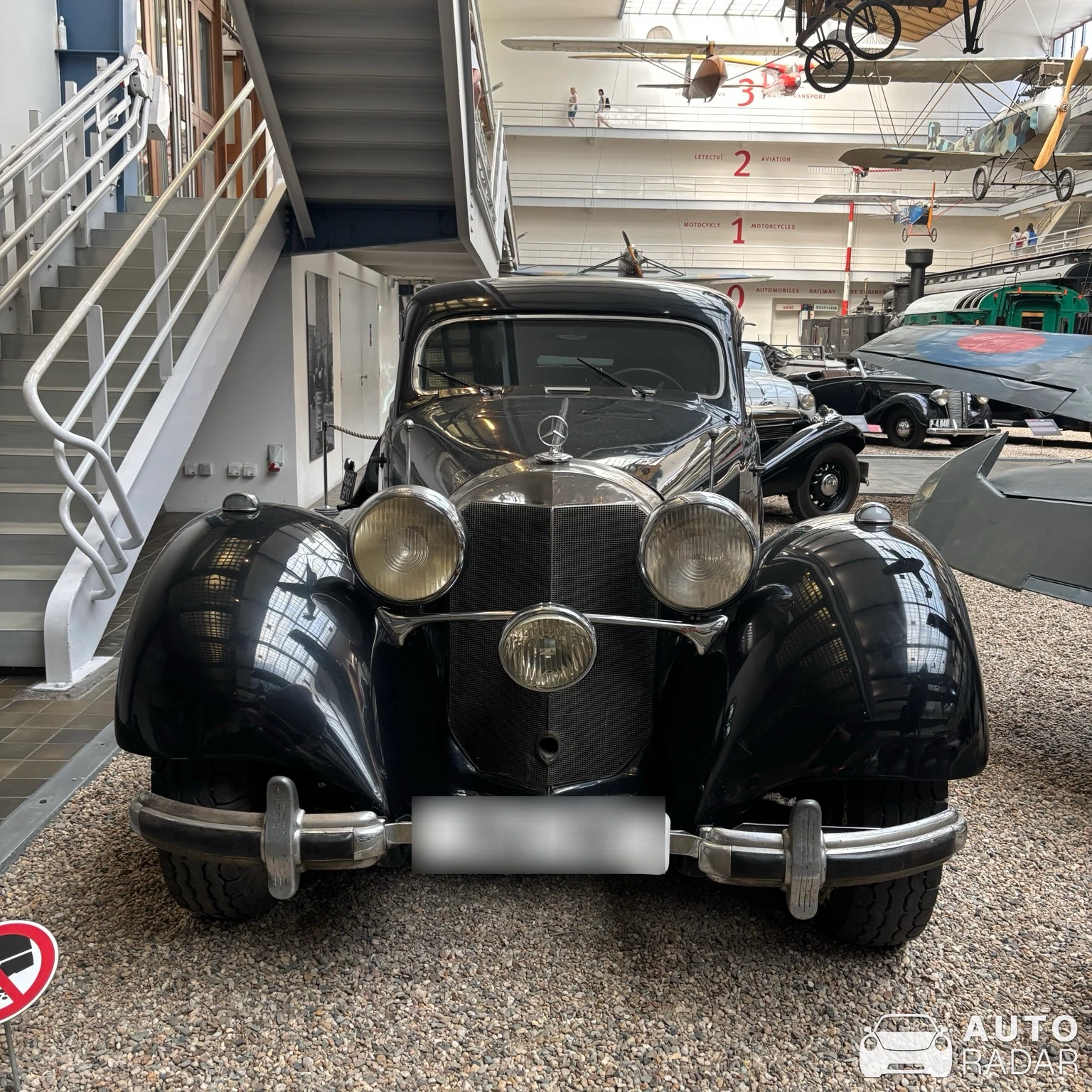 Mercedes-Benz 540 spotted in Prague 7