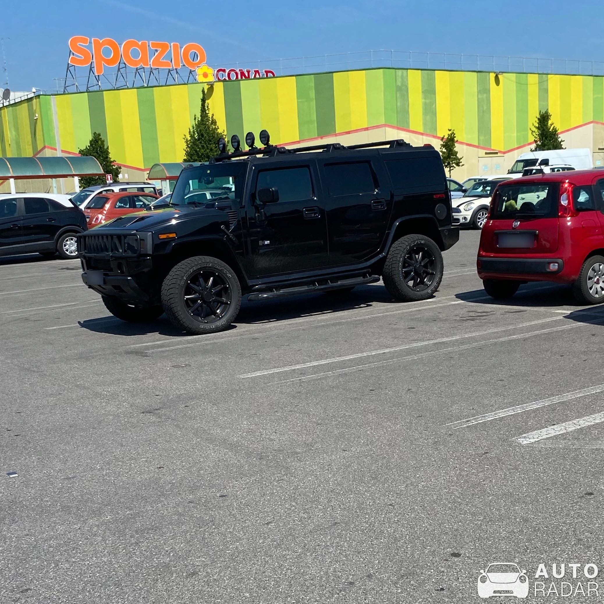 Hummer H2 spotted in Lecco