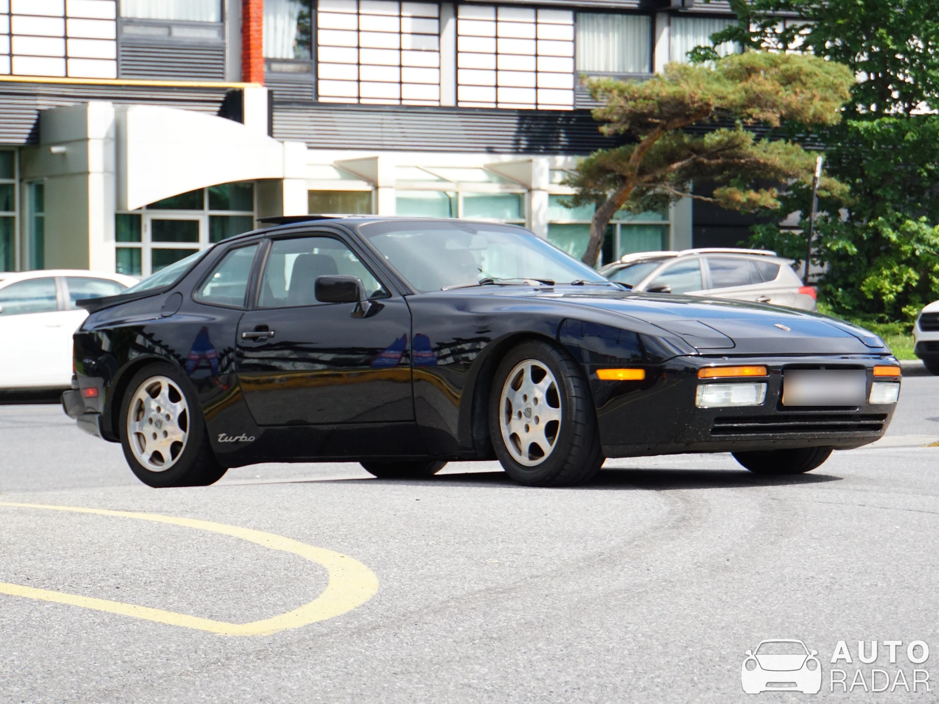 Porsche 944 Turbo spotted in Montréal