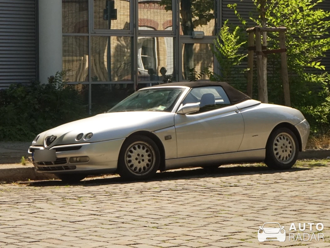 Alfa Romeo GTV 916 Spider spotted in Berliini