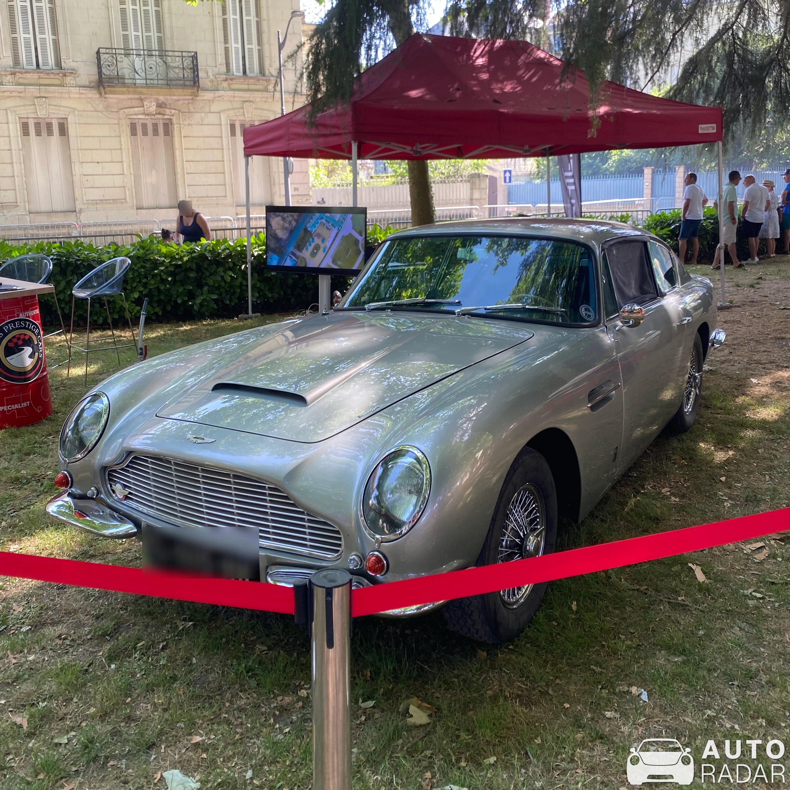 Aston Martin DB6 MKI spotted in Chinon