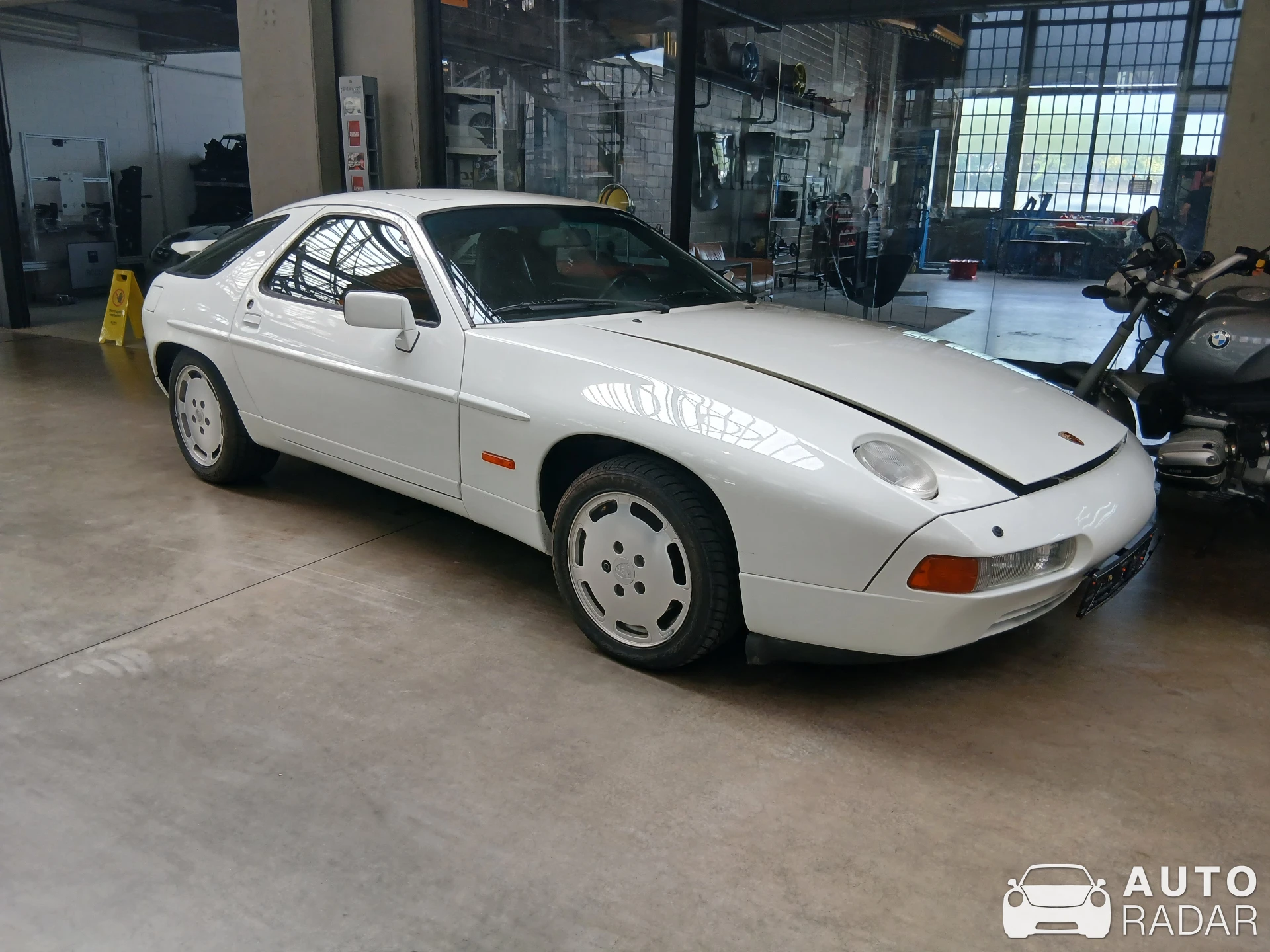 Porsche 928 S spotted in Düsseldorf