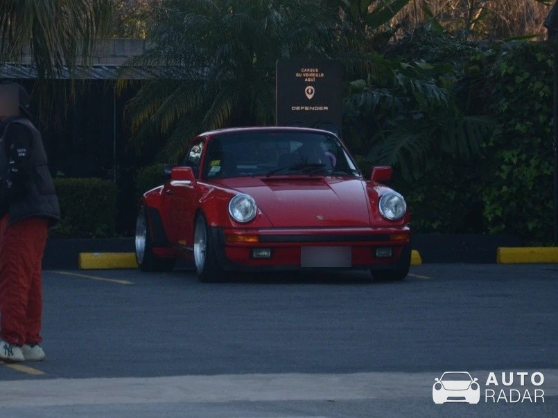 Porsche 930 Turbo spotted in San Isidro
